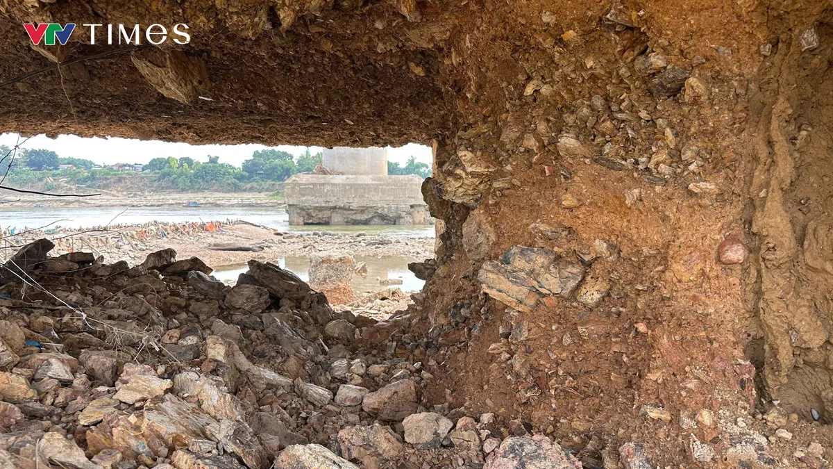 Cận cảnh trụ cầu sông Lô (Phú Thọ) bị hư hỏng sau 10 năm đưa vào sử dụng - Ảnh 3.