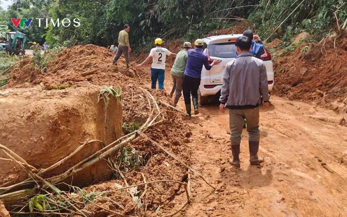 Đèo Gia Bắc tiếp tục sạt lở, sụt lún nghiêm trọng.