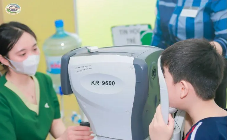 Vinmec - Alina: Kiểm so&aacute;t cận thị chuẩn quốc tế, c&ugrave;ng trẻ giữ mắt khỏe - Ảnh 1.