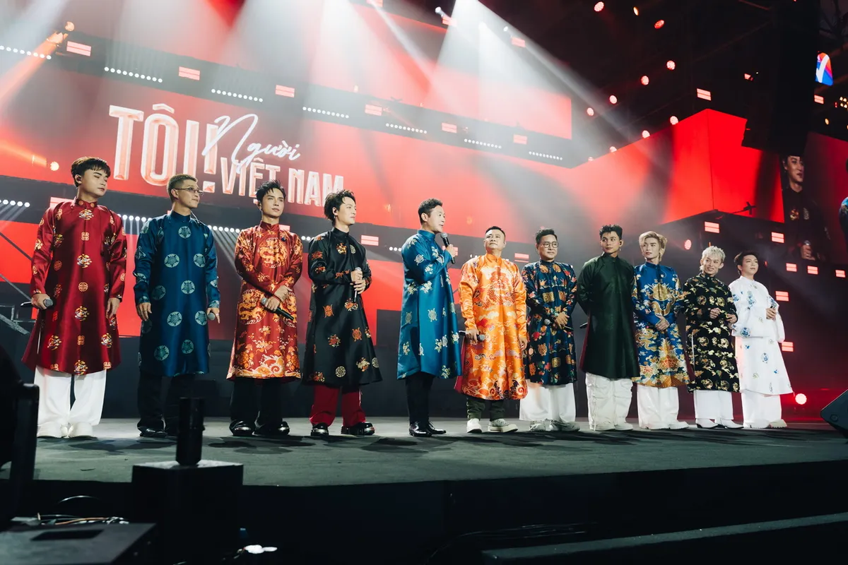 Đêm nhạc gắn kết yêu thương, hướng về đồng bào vùng lũ của các Anh tài - Ảnh 3.