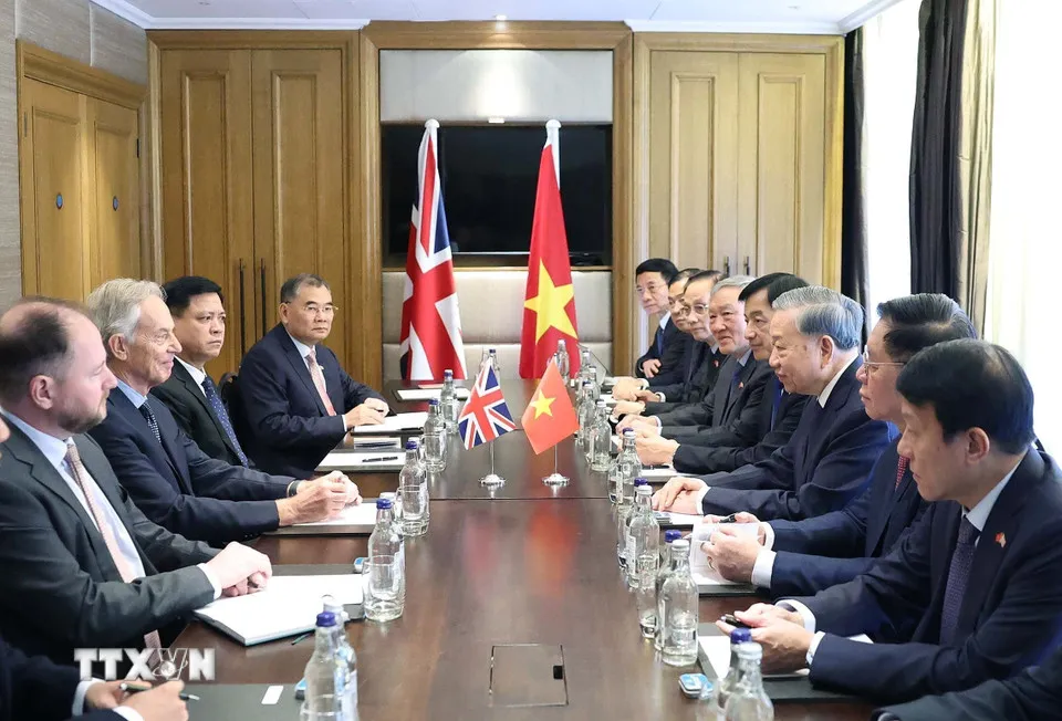 Tổng Bí thư Tô Lâm gặp nguyên Thủ tướng Anh Tony Blair - Ảnh 2.