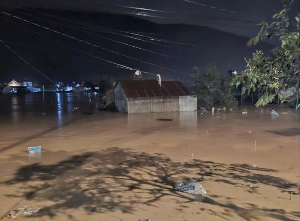 Lâm Đồng: Hàng ngàn ngôi nhà bị ngập sâu, thiệt hại về sản xuất nông nghiệp đặc biệt nghiêm trọng. - Ảnh 1.