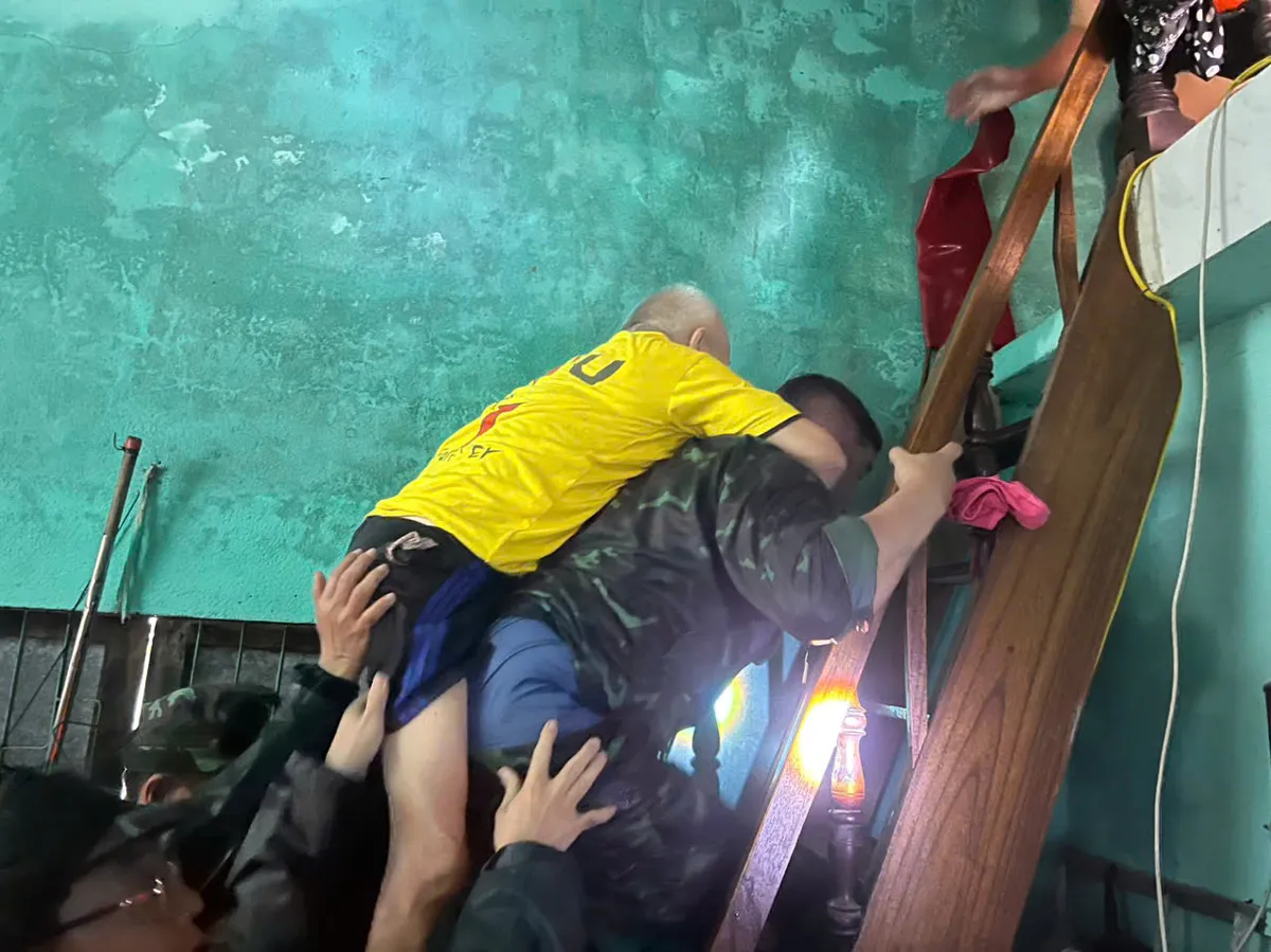 Đ&agrave; Nẵng: Điều động khẩn cấp lực lượng xuy&ecirc;n đ&ecirc;m cứu d&acirc;n - Ảnh 5.