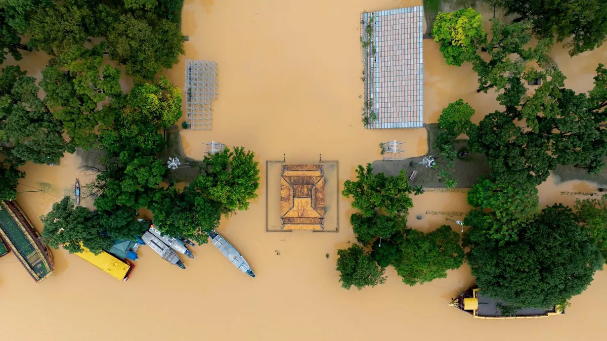 Huế: 8 người thương vong, nhiều vụ lật ghe giữa dòng lũ - Ảnh 3.