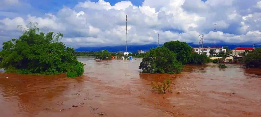 Lâm Đồng tiếp tục mưa lớn, nhiều trường cho học sinh nghỉ học để đảm bảo an toàn - Ảnh 1.