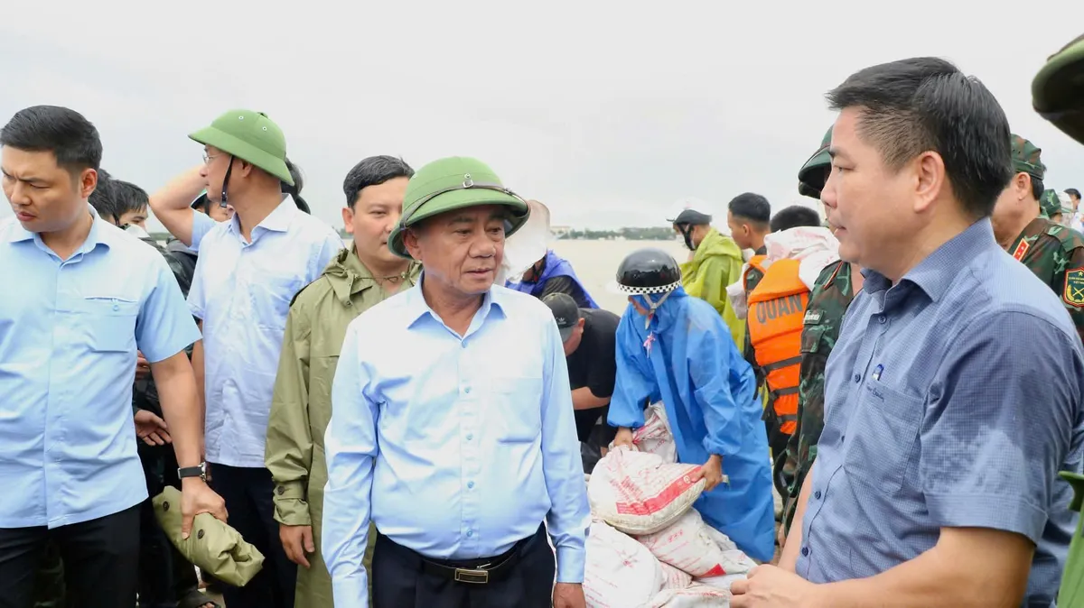 Thường trực Ban Bí thư Trần Cẩm Tú kiểm tra công tác phòng, chống, khắc phục hậu quả mưa, lũ tại Đà Nẵng - Ảnh 2.
