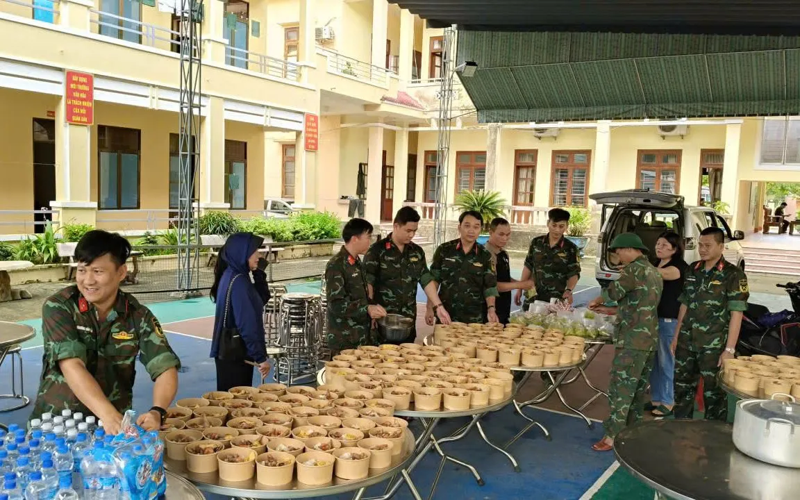 “Bữa cơm nghĩa tình” cho bà con bệnh nhân miền núi Đà Nẵng