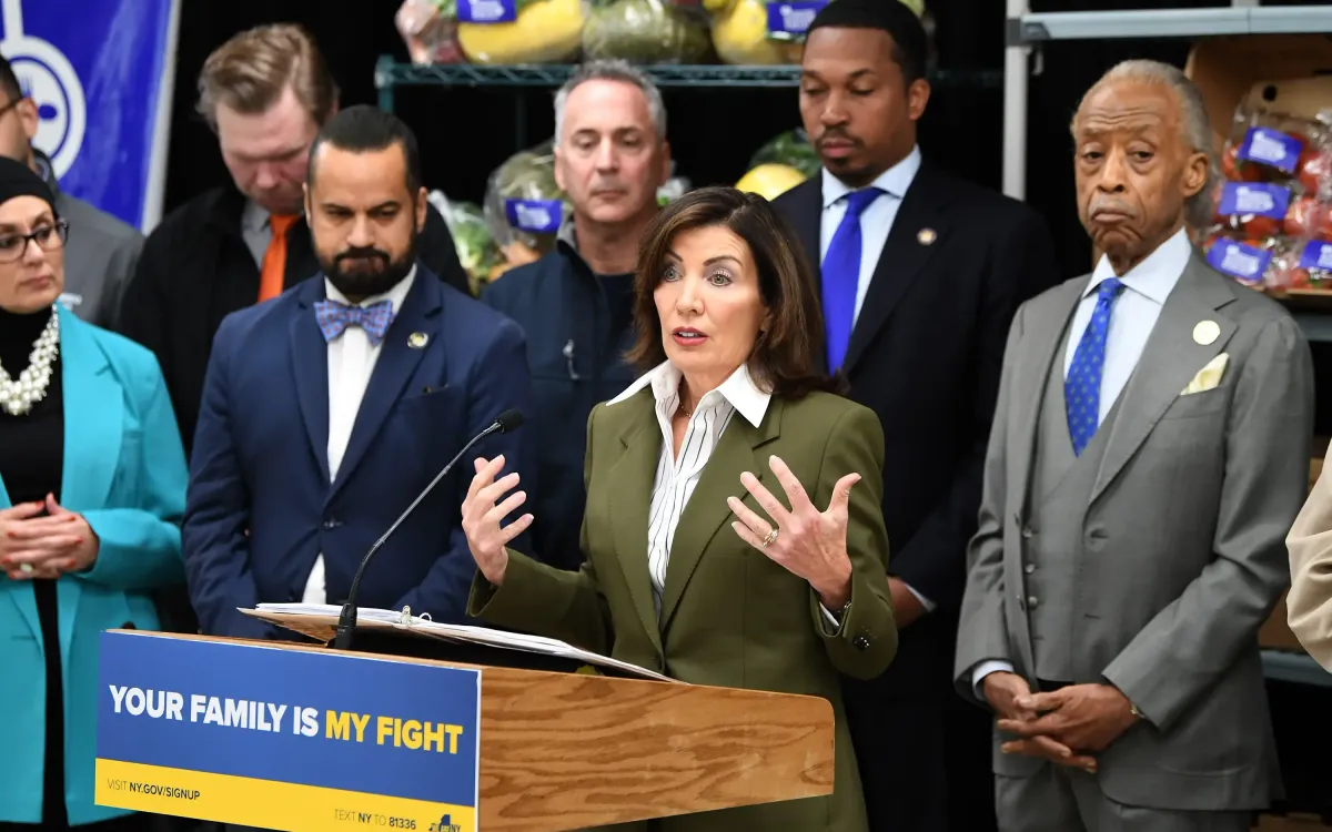 Thống đốc New York Kathy Hochul tuyên bố "tình trạng khẩn cấp về lương thực" trên toàn tiểu bang vào ngày 30/10/2025 (Ảnh: NY Post/Matthew McDermott)