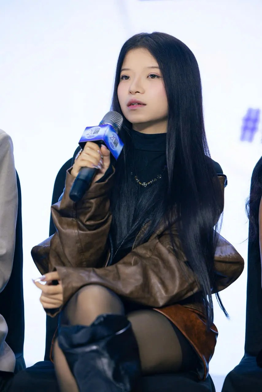 Hoa văn Đông Sơn bước vào thời trang đương đại - Ảnh 2. Hoa văn Đông Sơn bước vào thời trang đương đại - Ảnh 2.