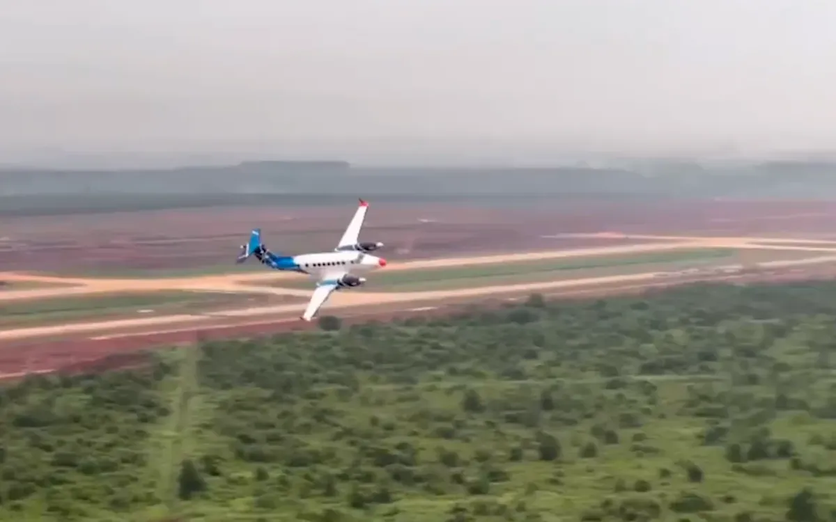 Chuyến bay hiệu chuẩn đầu tiên do máy bay Beech King Air 350ER thực hiện tại Sân bay Long Thành. Ảnh: ACV.