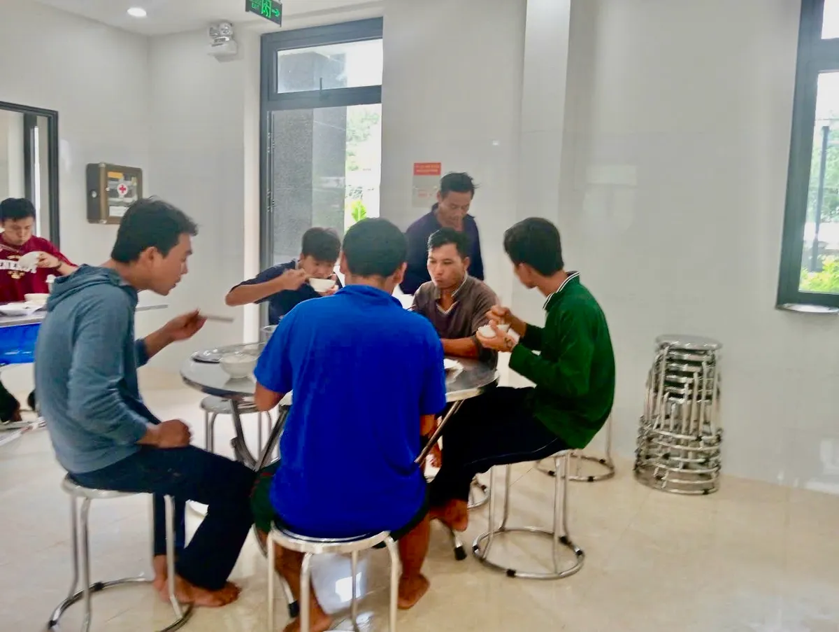 TP Hồ Chí Minh: Kịp thời cứu nạn 8 ngư dân tàu cá bị chìm trên biển - Ảnh 3.