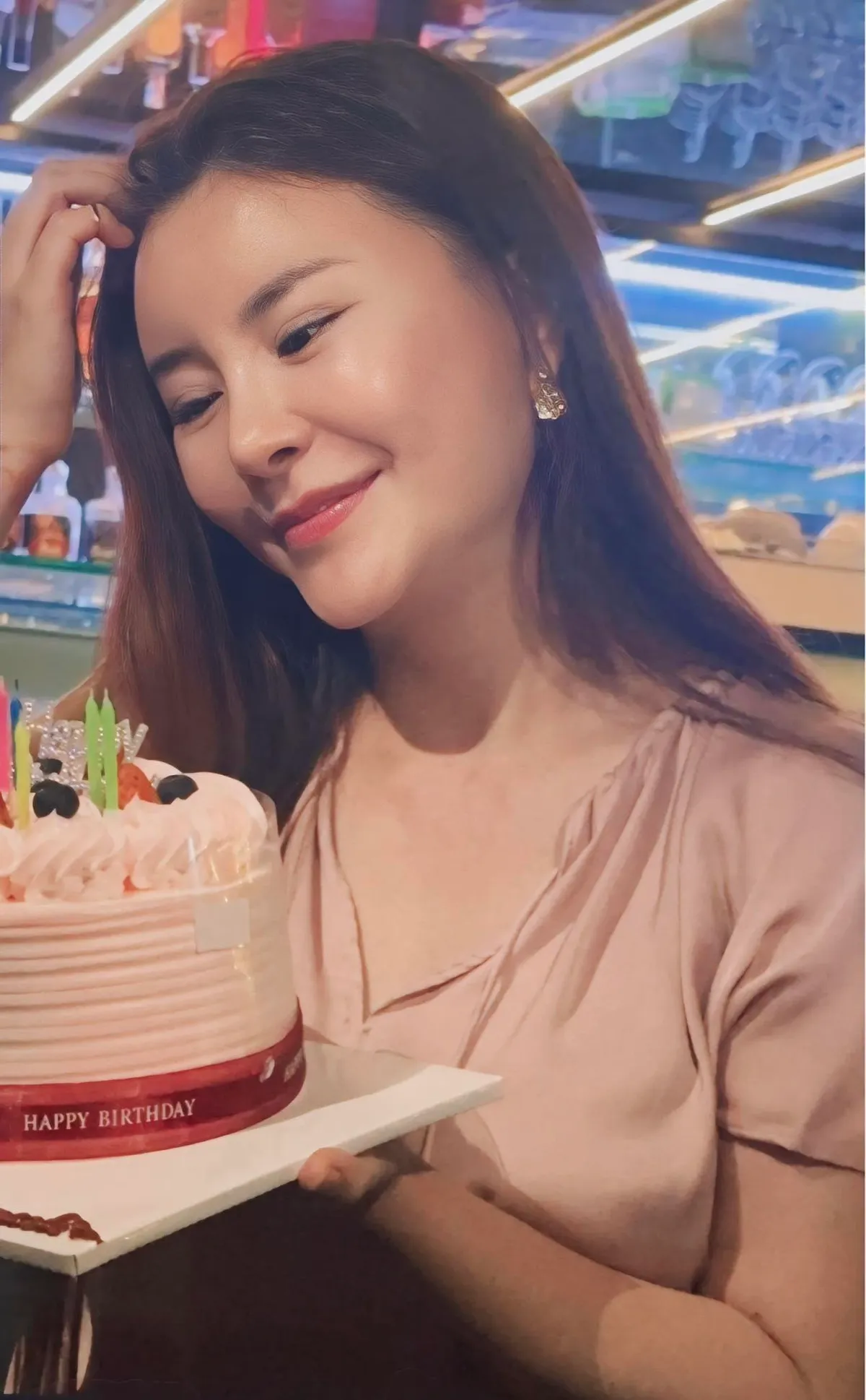 Đình Tú xả ảnh đón nàng về dinh, nhan sắc của Á hậu Thụy Vân sau sinh con thứ 2 - Ảnh 6.