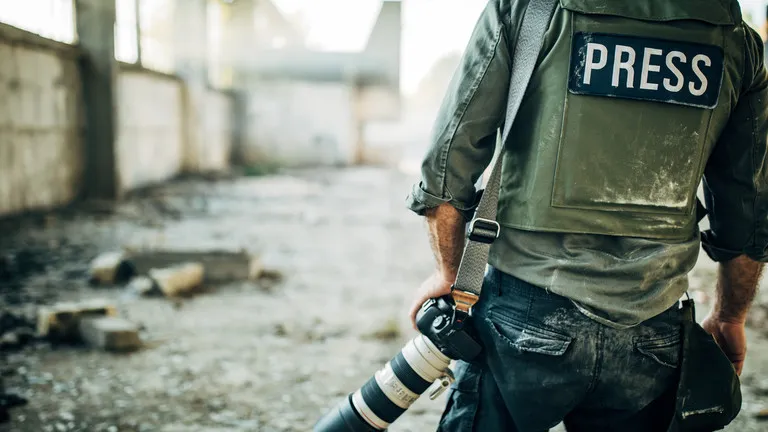 Nga đề nghị mở “hành lang an toàn” tại khu vực Ukraine bị bao vây - Ảnh 1.