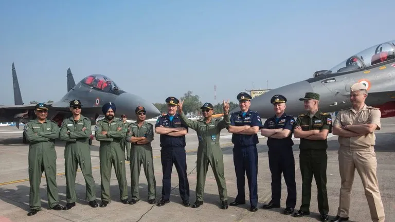 Ấn Độ tăng cường hợp tác quốc phòng với Nga trước chuyến thăm của Tổng thống Putin- Ảnh 1.