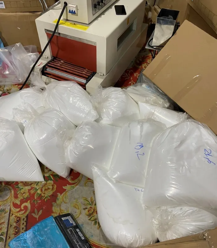 Triệt phá đường dây sản xuất, buôn bán hàng nghìn sản phẩm mỹ phẩm giả thương hiệu nổi tiếng - Ảnh 4.