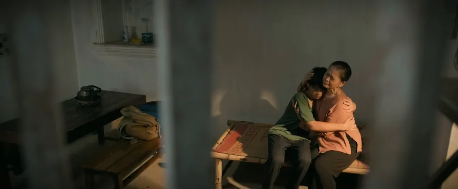 Cách em 1 milimet - Tập 18: Nghiêm cưỡng bức Nga trong phòng riêng, bị Đức đánh vỡ mặt tiền  - Ảnh 37.