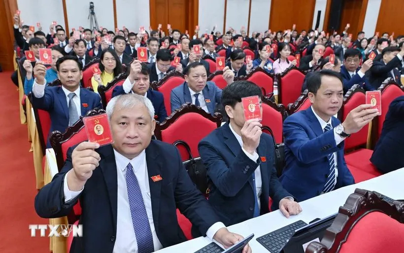 Đại hội biểu quyết thông qua danh sách bầu Ban Chấp hành Đảng bộ Văn phòng Trung ương Đảng nhiệm kỳ 2025-2030. (Ảnh: Phương Hoa/TTXVN)