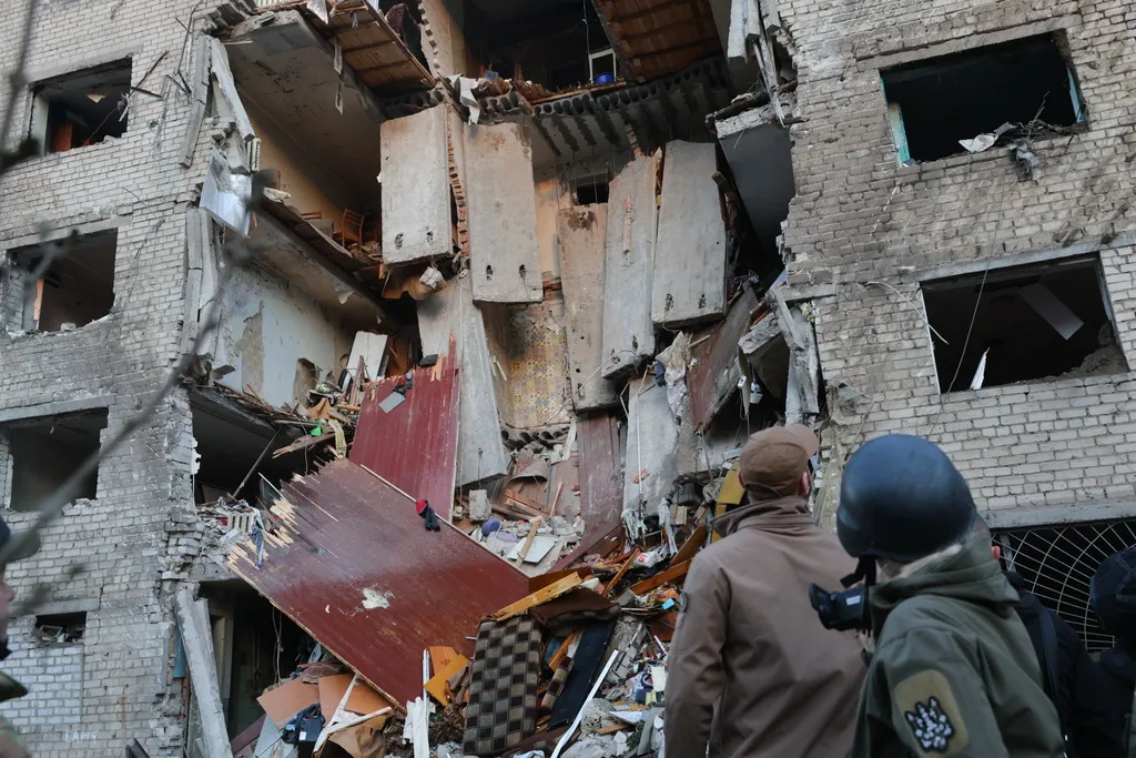 Nga tấn công UAV vào lưới điện Ukraine khiến 6 người thiệt mạng  - Ảnh 1.