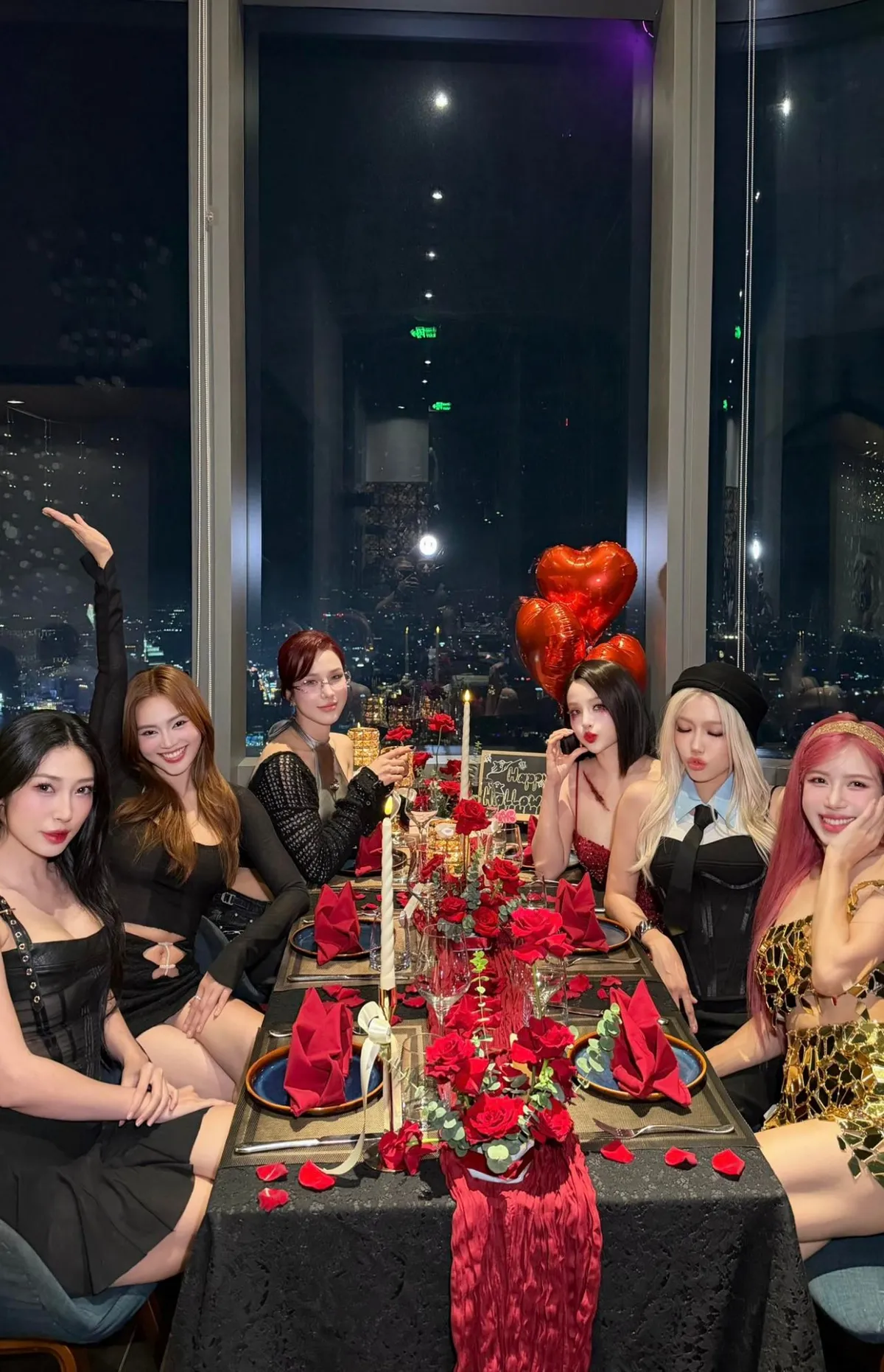 Đình Tú xả ảnh đón nàng về dinh, nhan sắc của Á hậu Thụy Vân sau sinh con thứ 2 - Ảnh 7.