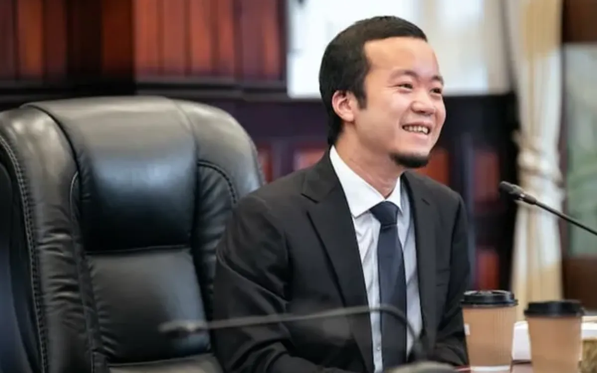 Chen Zhi, 38 tuổi, người gốc Trung Quốc, Chủ tịch tập đoàn Prince Group bị cáo buộc điều hành các khu phức hợp lừa đảo mạng ở Campuchia (Ảnh: Prince)