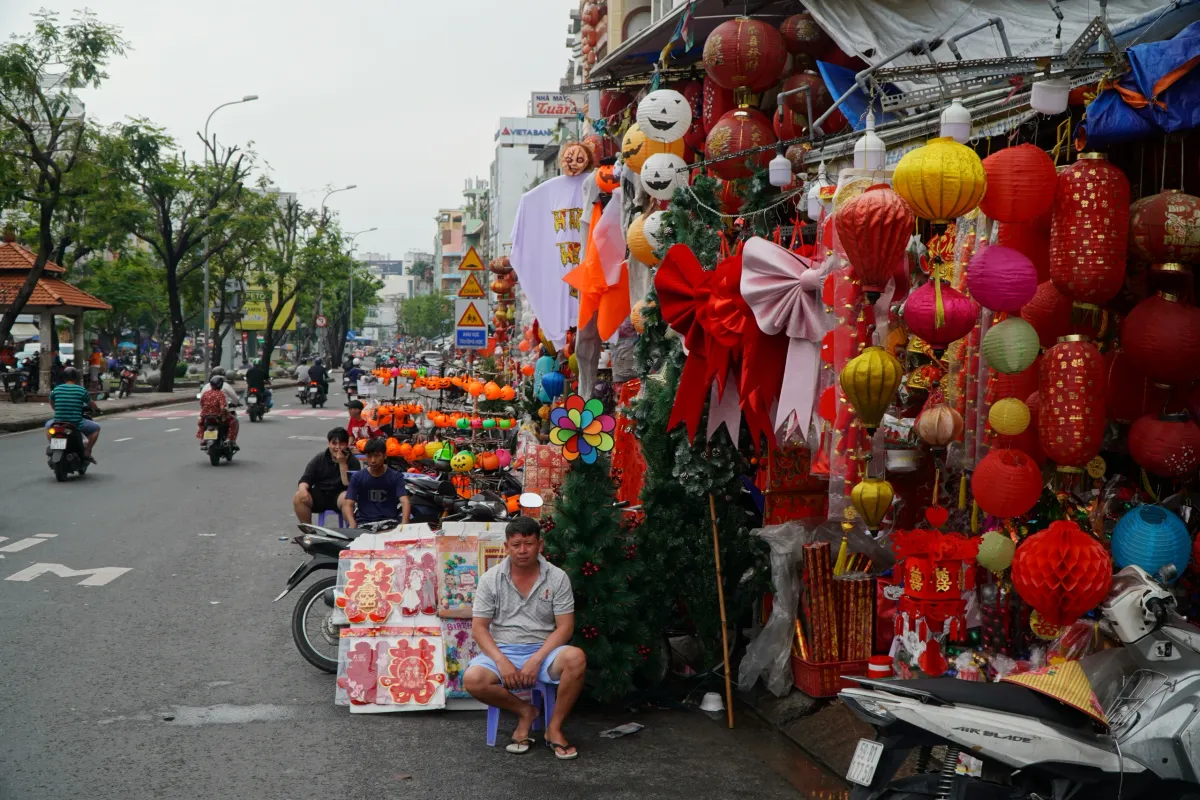 Không khí Halloween lan tỏa khắp phố phường Hà Nội và TP Hồ Chí Minh- Ảnh 2. Không khí Halloween lan tỏa khắp phố phường Hà Nội và TP Hồ Chí Minh- Ảnh 2.