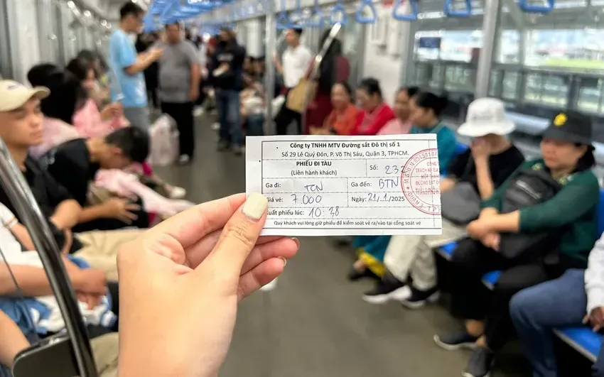 11/14 nhà ga ngừng bán vé giấy. (Ảnh: PLO)