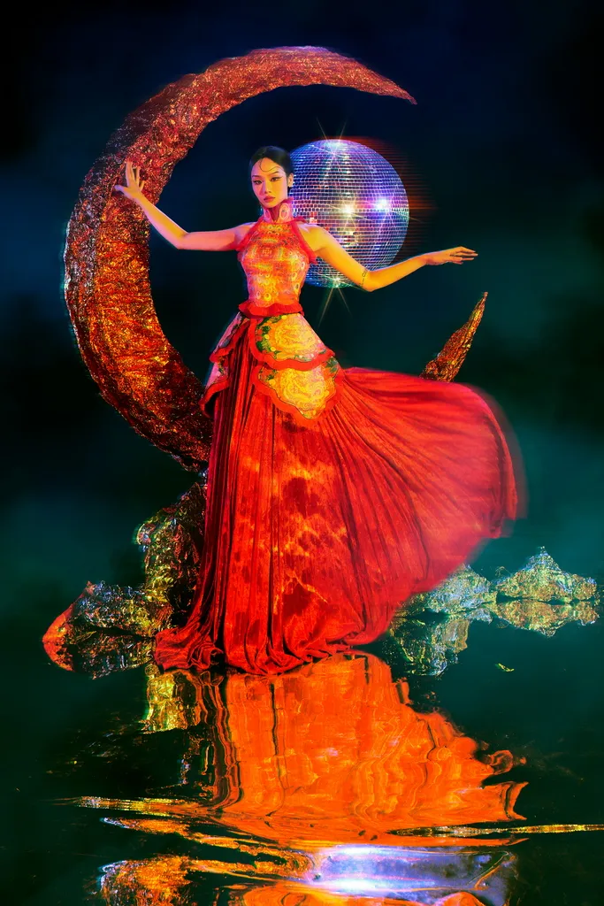 Liên Bỉnh Phát xuất hiện trong bộ ảnh phong cách Halloween để giới thiệu phim mới- Ảnh 4. Liên Bỉnh Phát xuất hiện trong bộ ảnh phong cách Halloween để giới thiệu phim mới- Ảnh 4.