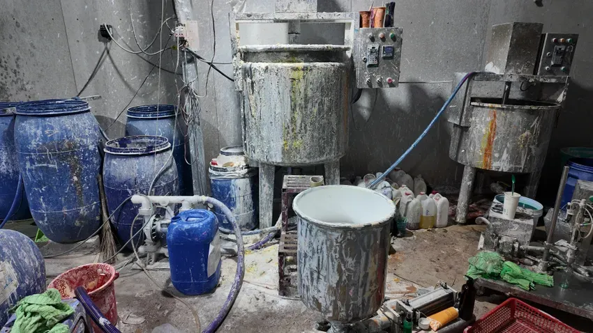 Triệt phá đường dây sản xuất, buôn bán hàng nghìn sản phẩm mỹ phẩm giả thương hiệu nổi tiếng - Ảnh 6.