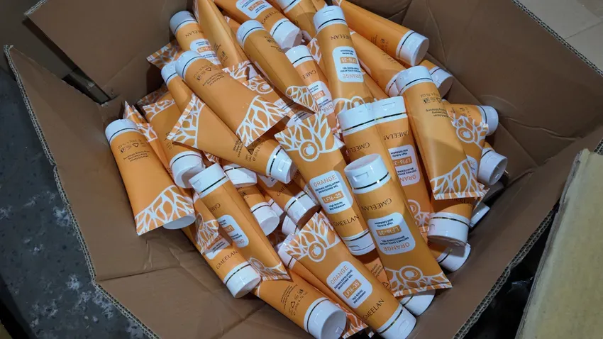 Triệt phá đường dây sản xuất, buôn bán hàng nghìn sản phẩm mỹ phẩm giả thương hiệu nổi tiếng - Ảnh 3.