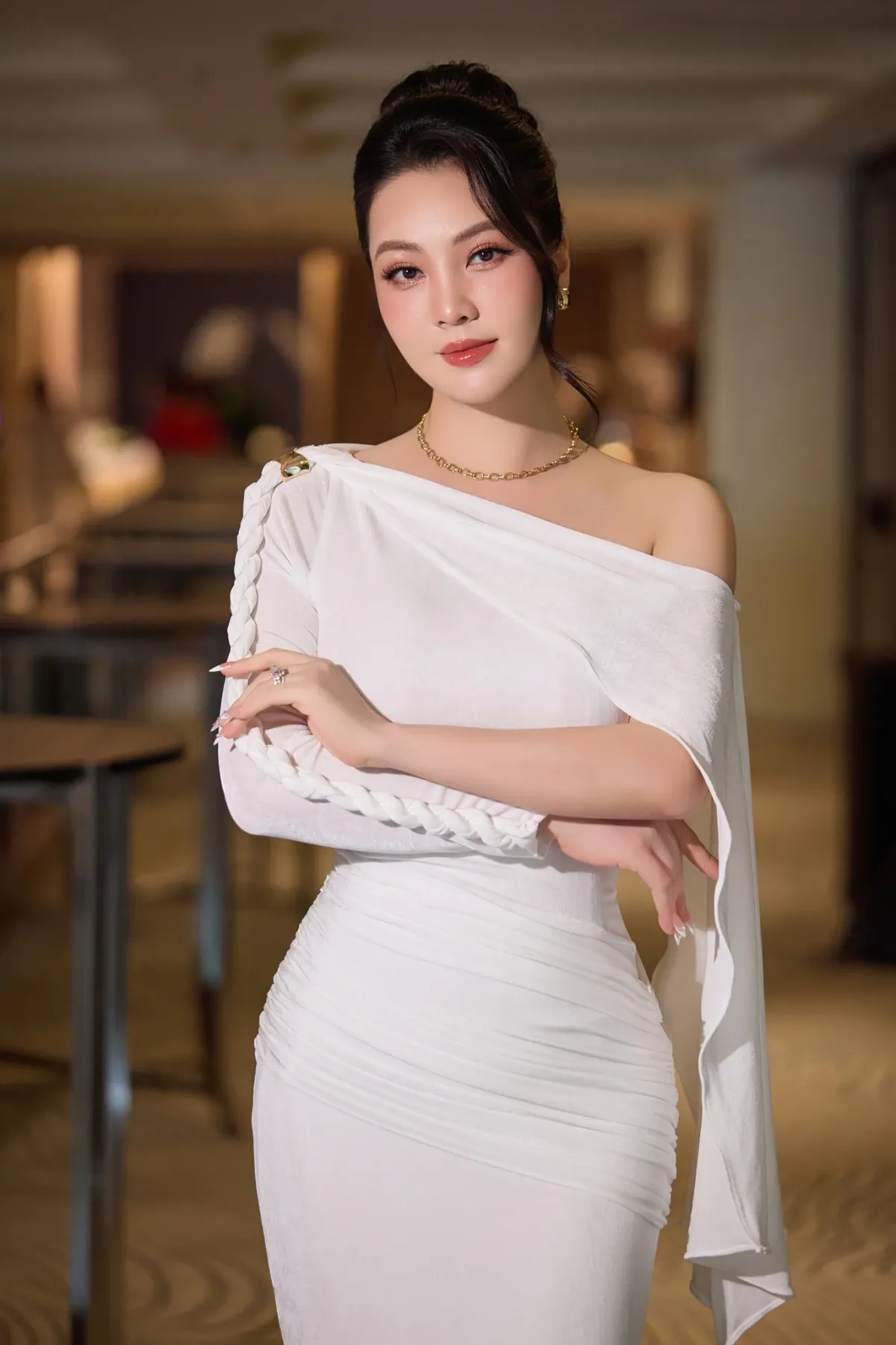 Đình Tú xả ảnh đón nàng về dinh, nhan sắc của Á hậu Thụy Vân sau sinh con thứ 2 - Ảnh 4.