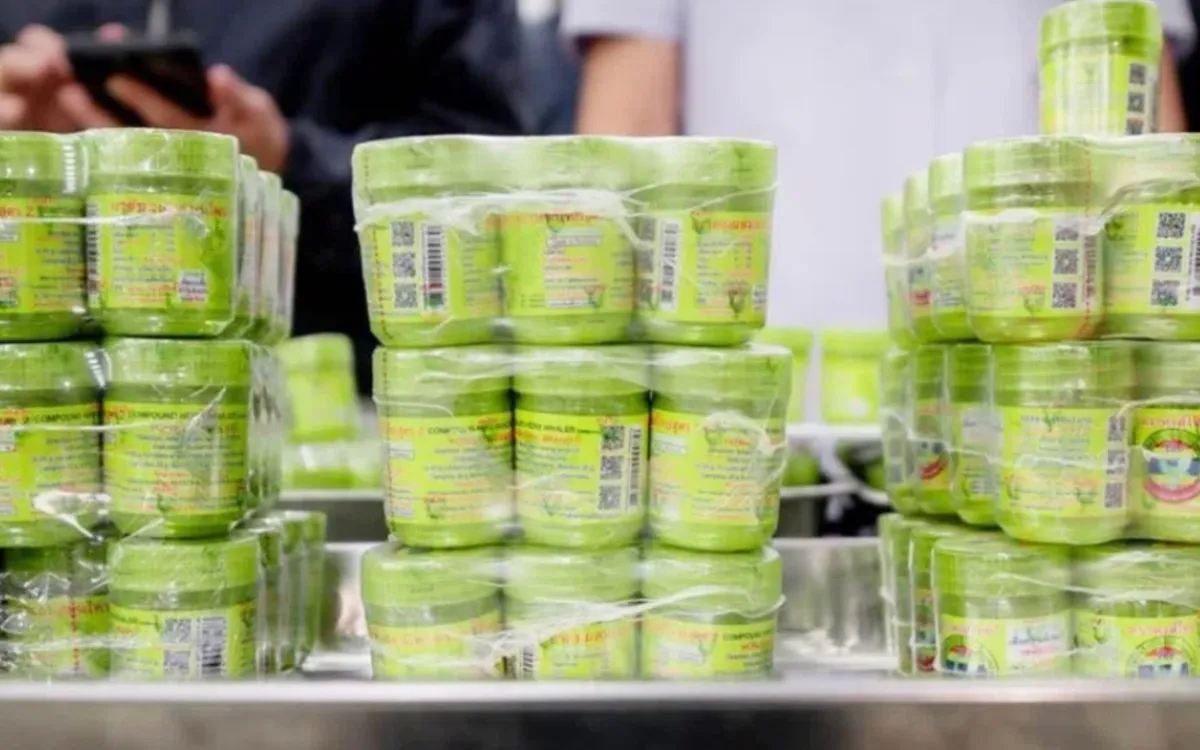 Các ống hít thảo dược Hong Thai bị nhiễm độc - được phát hiện tại 4 cơ sở trái phép - có nhiều công thức và lô sản xuất khác nhau (Ảnh: FDA Thailand)