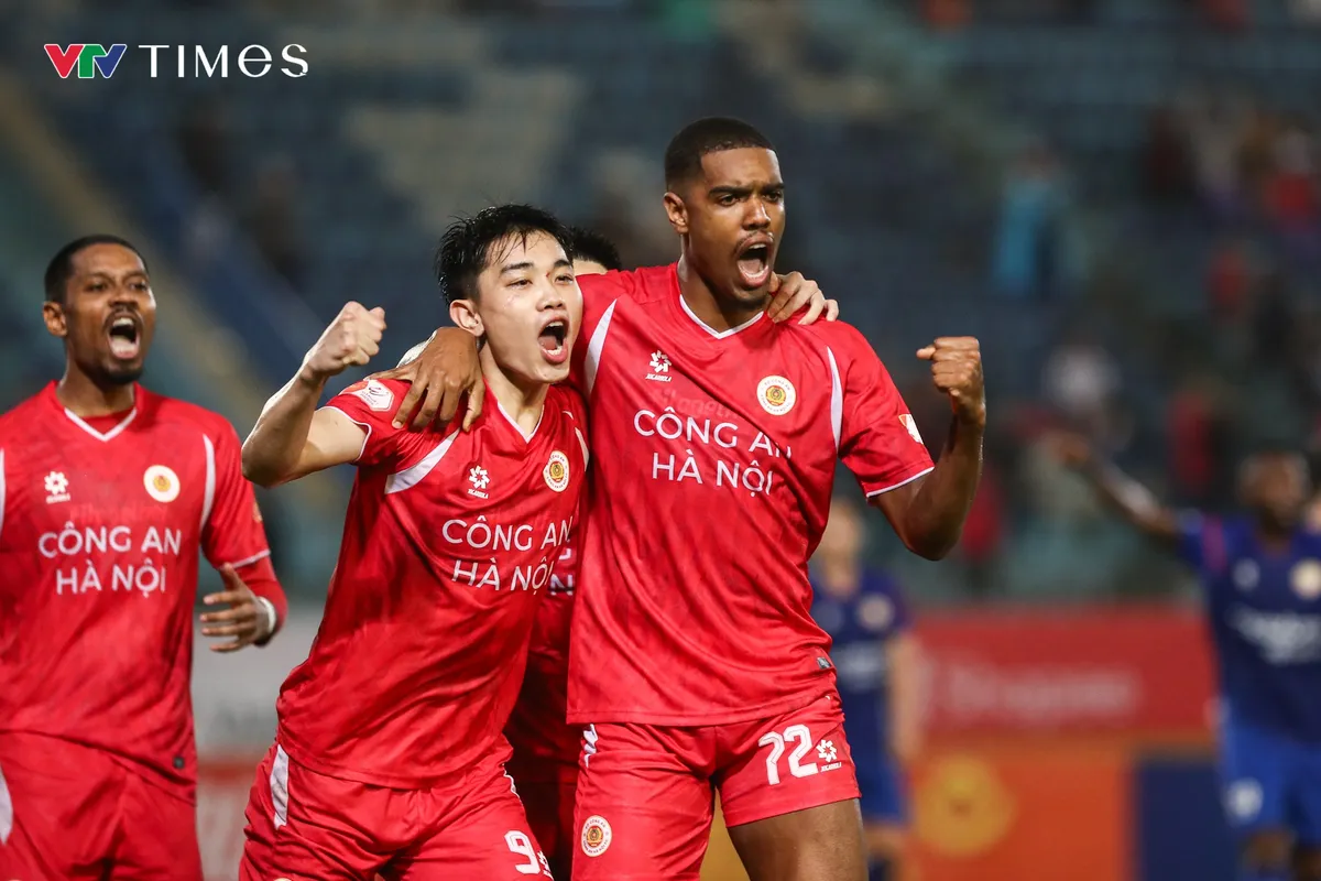 VAR "cứu" đội kh&aacute;ch 1 b&agrave;n, C&ocirc;ng an H&agrave; Nội vẫn gi&agrave;nh trọn 3 điểm- Ảnh 3.