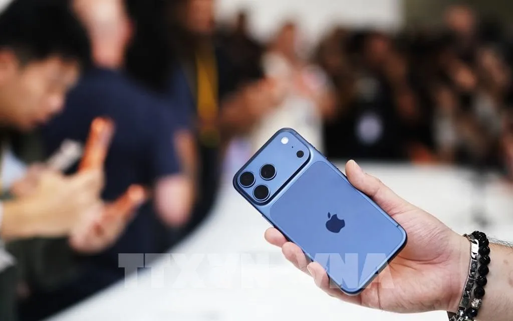 Điện thoại iPhone của Apple được giới thiệu tại Cupertino, California, Mỹ, ngày 9/9/2025. Ảnh: THX/TTXVN
