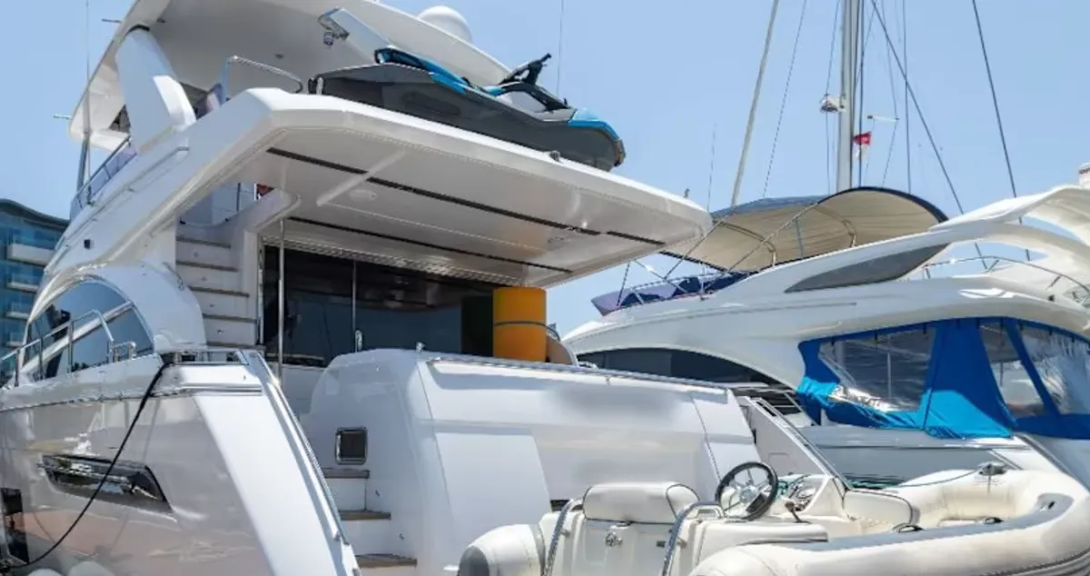 Singapore tịch thu hơn 100 triệu USD tài sản liên quan đến ông trùm người Campuchia Chen Zhi- Ảnh 1. Singapore tịch thu hơn 100 triệu USD tài sản liên quan đến ông trùm người Campuchia Chen Zhi- Ảnh 1.