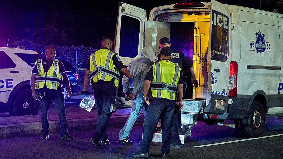 Tổng thống Trump tuyển dụng toàn quốc, mở rộng lực lượng chống tội phạm tại Washington- Ảnh 1. Tổng thống Trump tuyển dụng toàn quốc, mở rộng lực lượng chống tội phạm tại Washington- Ảnh 1.