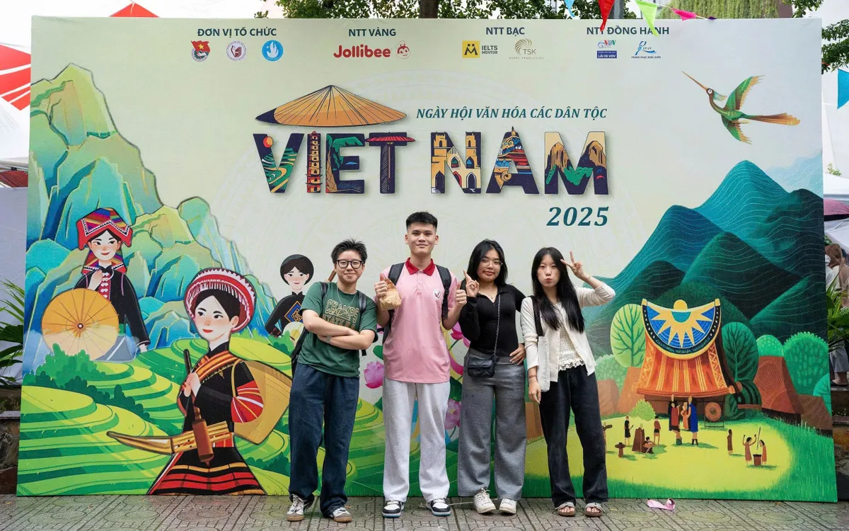 Ngày hội mở màn cho chuỗi sự kiện “Chào tân sinh viên năm 2025” đầy sắc màu, năng lượng và tự hào.