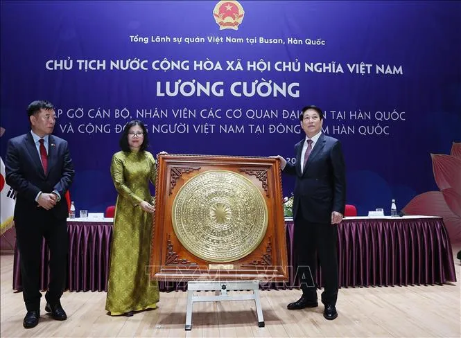 Chủ tịch nước gặp mặt cộng đồng người Việt Nam tại Đông Nam Hàn Quốc- Ảnh 3.