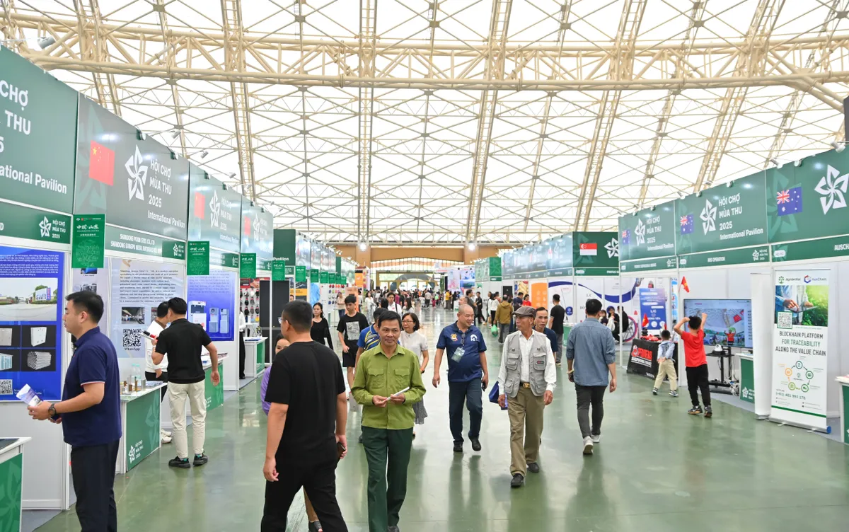 Hội chợ Mùa Thu - “Nhịp cầu thương mại” kết nối thị trường nội địa với thị trường quốc tế - Ảnh 1.