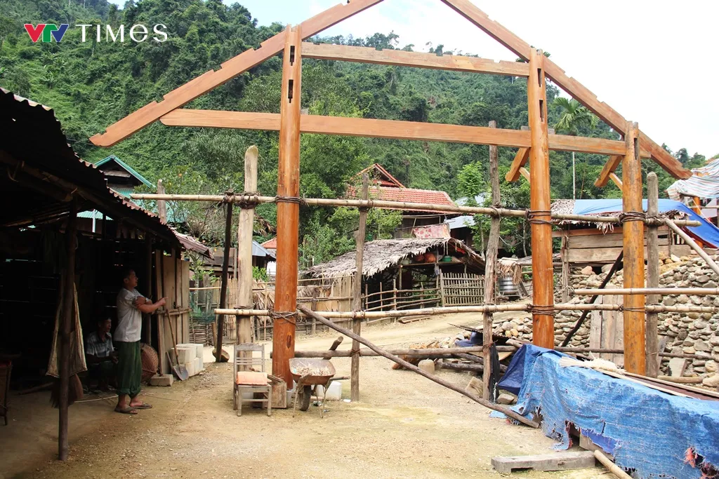 Bản nghèo Na Ngân (Nghệ An) ‘khát’ điện lưới sau mưa lũ - Ảnh 3.