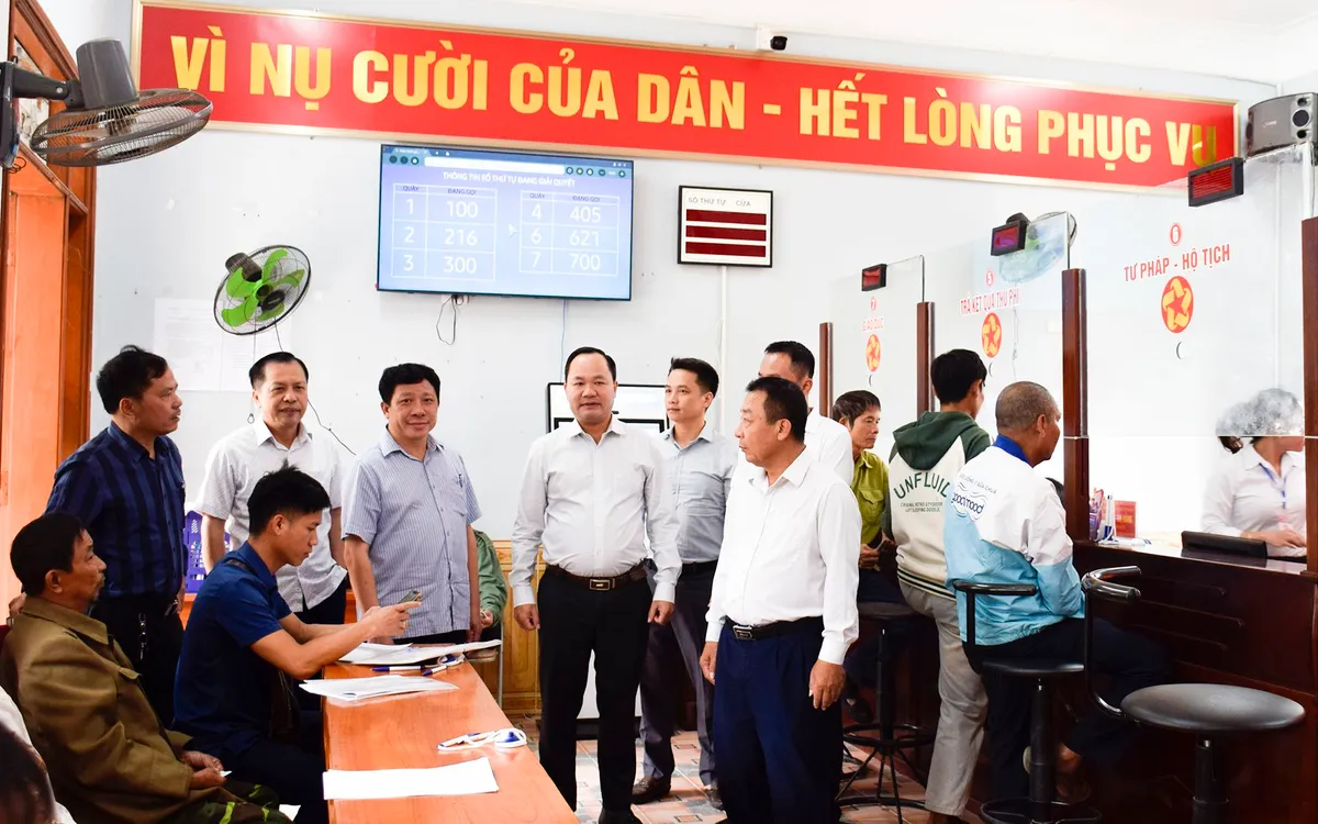 Đại diện UBND tỉnh kiểm tra công tác vận hành chính quyền 2 cấp tại các xã miền núi Con Cuông cũ. 