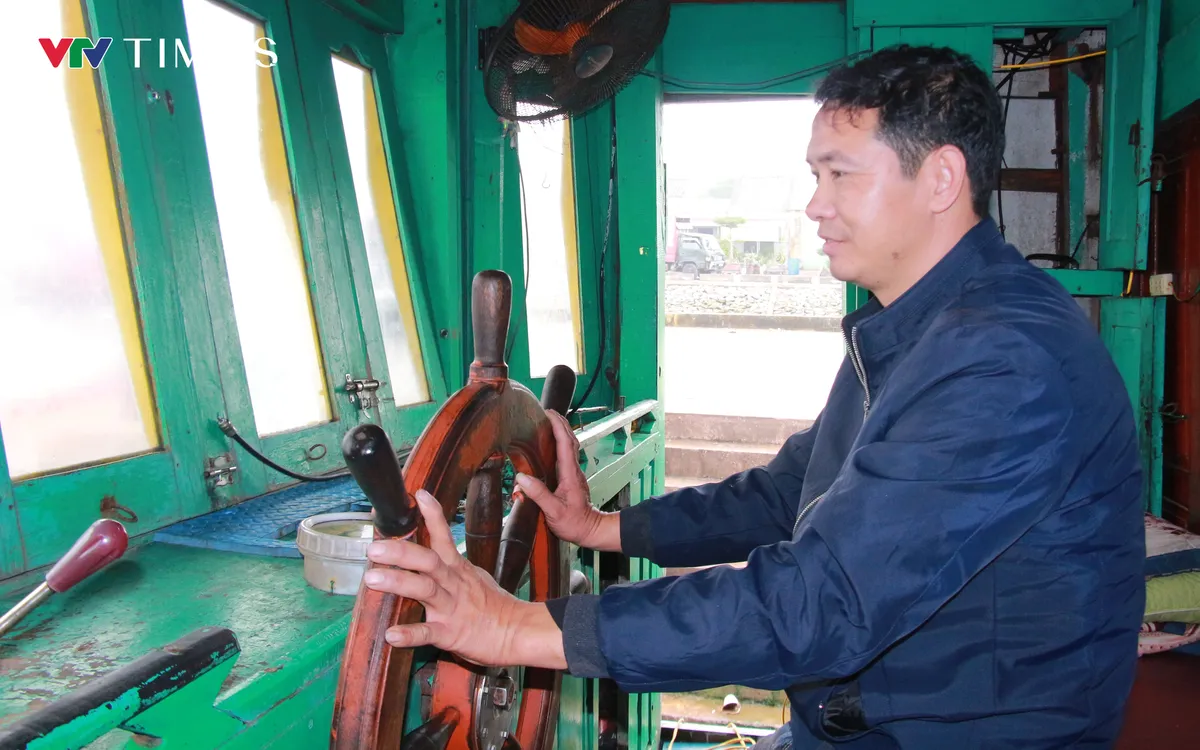 Con tàu của gia đình anh Phạm Văn Thắng thường xuyên đánh bắt xa bờ.