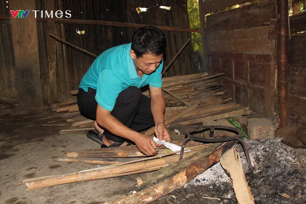 Bản nghèo Na Ngân (Nghệ An) ‘khát’ điện lưới sau mưa lũ - Ảnh 1.