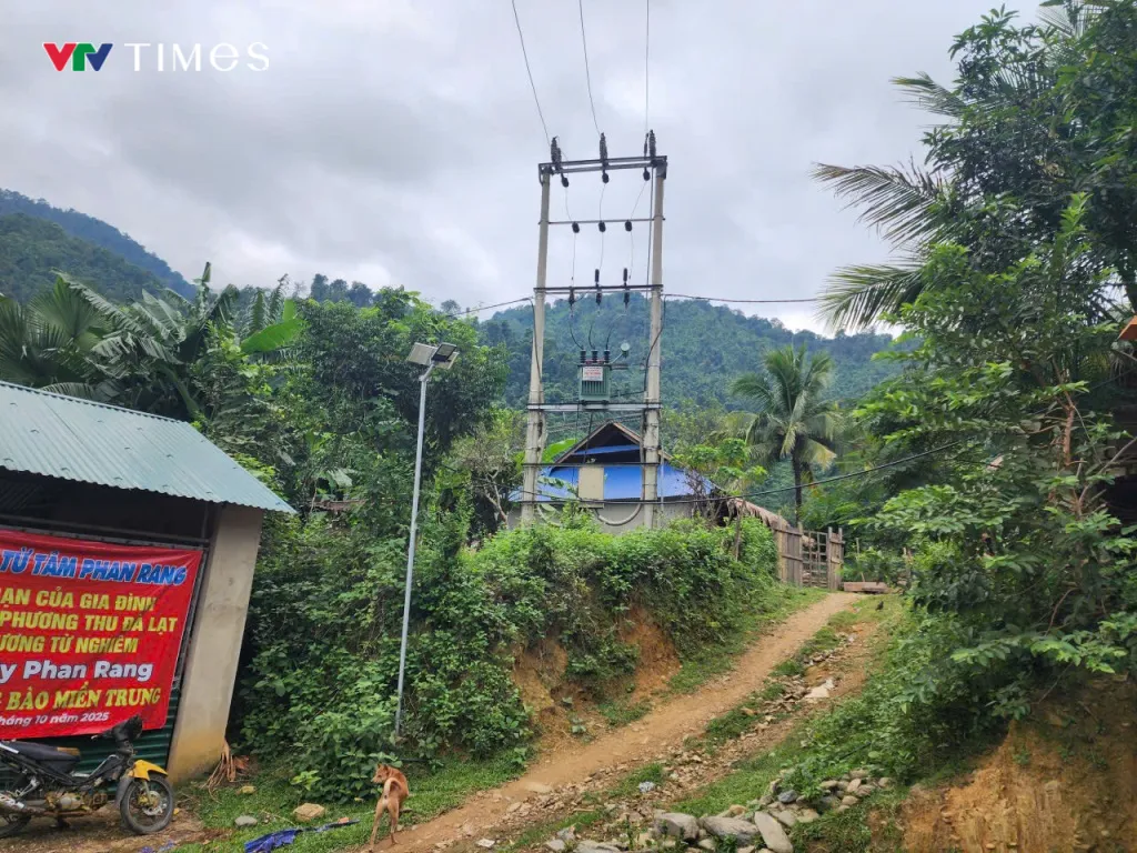 Bản nghèo Na Ngân (Nghệ An) ‘khát’ điện lưới sau mưa lũ - Ảnh 4.
