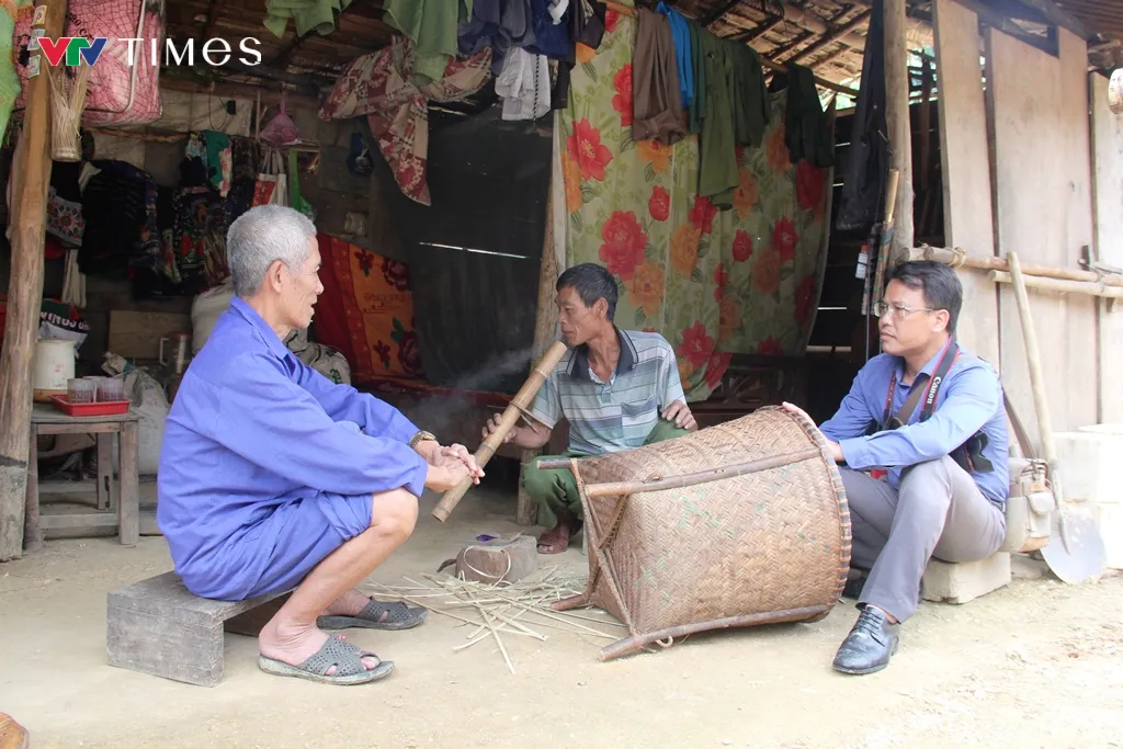 Bản nghèo Na Ngân (Nghệ An) ‘khát’ điện lưới sau mưa lũ - Ảnh 2.