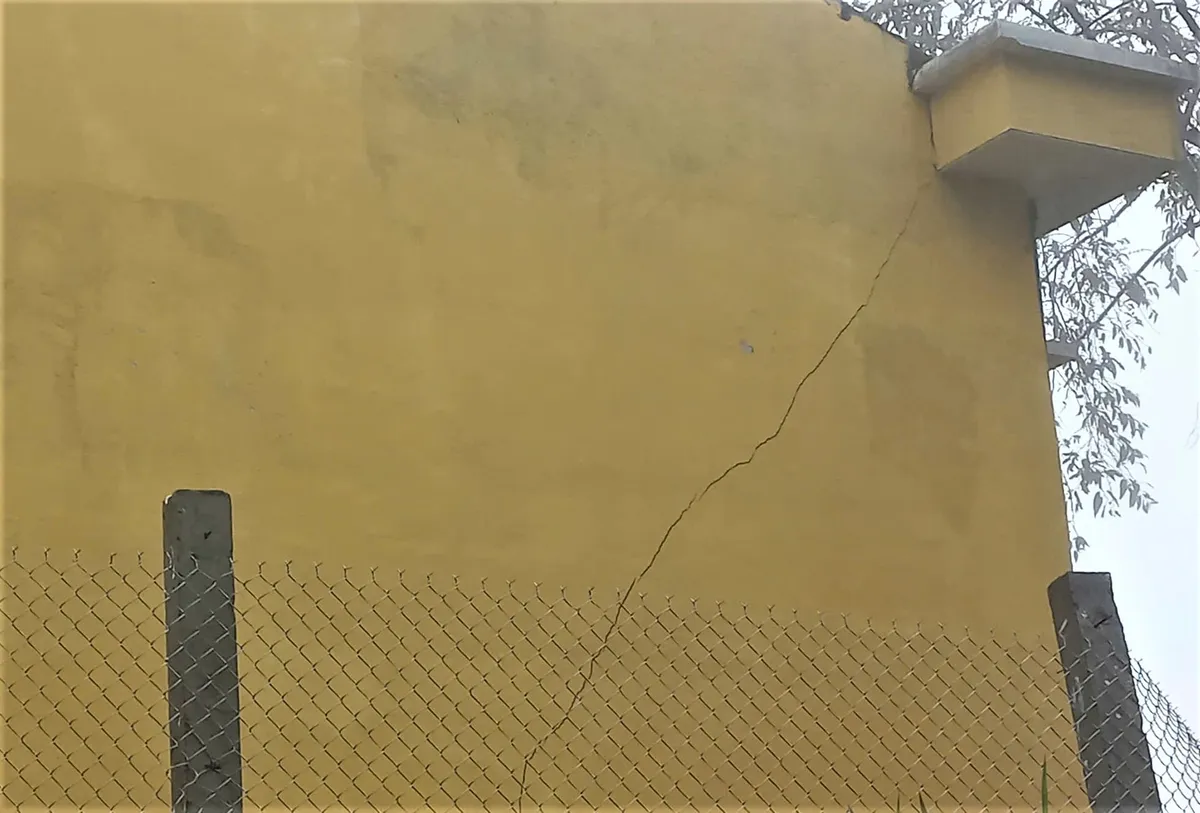 Đà Nẵng: Điểm trường 1 tỷ đồng vừa khánh thành 3 tháng đã nứt toác, nguy cơ đổ sập - Ảnh 2.