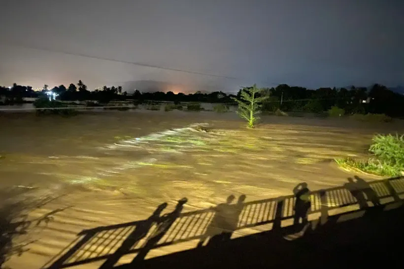 Vỡ hồ chứa ở Lâm Đồng trong đêm, 3 người bị lũ cuốn- Ảnh 2. Vỡ hồ chứa ở Lâm Đồng trong đêm, 3 người bị lũ cuốn- Ảnh 2.