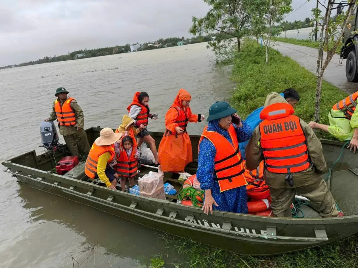 Thủ tướng quyết định hỗ trợ khẩn cấp 100 tỉ đồng cho Đà Nẵng khắc phục hậu quả mưa lũ - Ảnh 1.