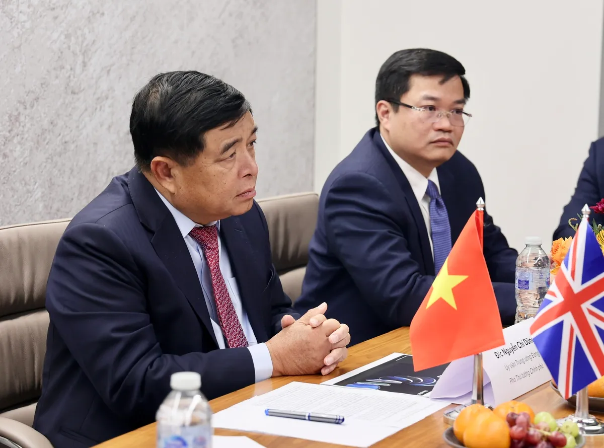 Tăng cường hợp tác với doanh nghiệp Anh về fintech, xác thực danh tính sinh trắc học và thiết kế công trình - Ảnh 2.