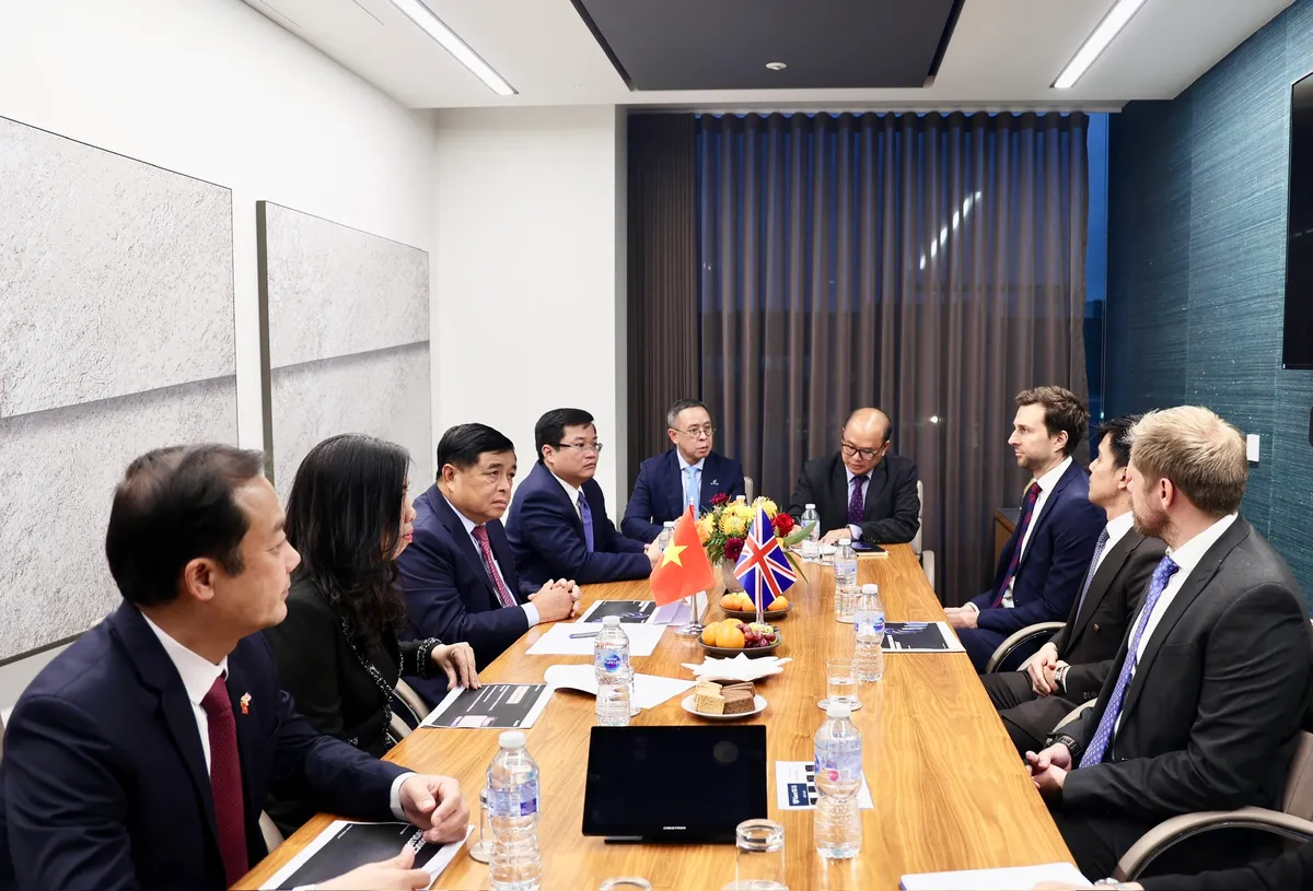 Tăng cường hợp tác với doanh nghiệp Anh về fintech, xác thực danh tính sinh trắc học và thiết kế công trình - Ảnh 1.