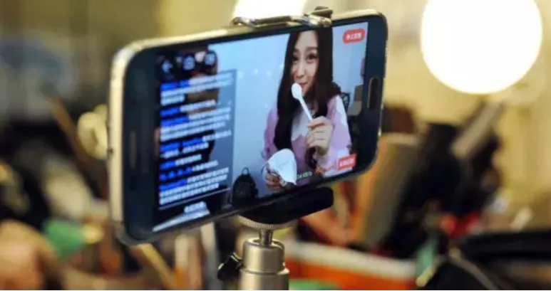 Trung Quốc: Người có sức ảnh hưởng phải chứng minh chuyên môn - Ảnh 1.